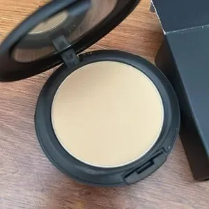Authentic Asian formula- MAC Pro-Preferred White Powder Foundation- new with box